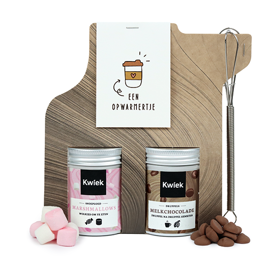 Chocolademelk met mini marshmallows en garde