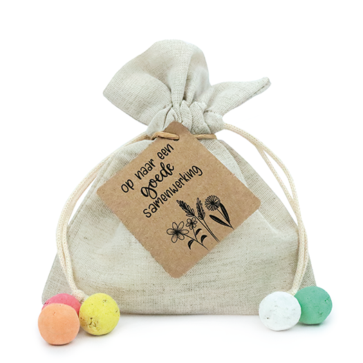 Zaadbommetjes in linnenzakje - Op naar een goede samenwerking - Hoofdfoto