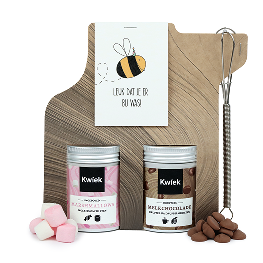 Leuk dat je er bij was - Chocolademelk met mini marshmallows en garde  // Eef 