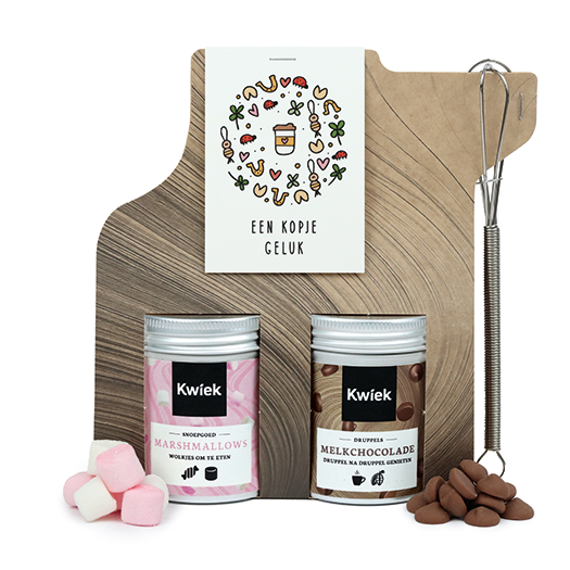 Een kopje geluk - Chocolademelk met mini marshmallows en garde  // Eef 