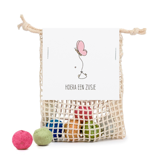 Zaadbommetjes in netzakje - Hoera een zusje - Hoofdfoto