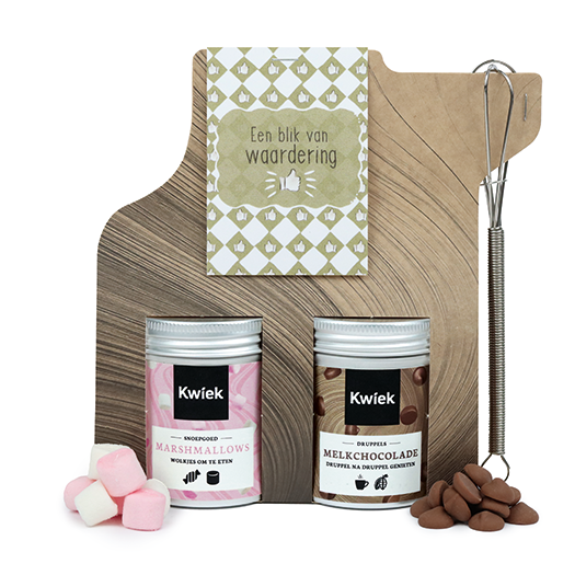 Een blik van waardering - Chocolademelk met mini marshmallows en garde  // Mijksje