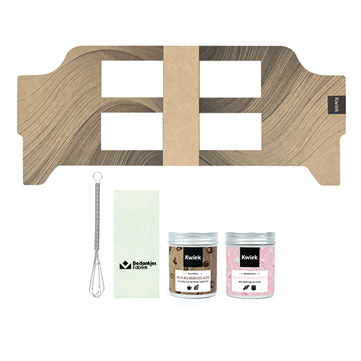 Een opwarmetje - Chocolademelk met mini marshmallows en garde  // Eef 