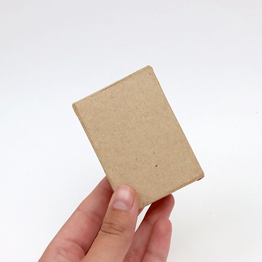 Papier mach&eacute; doosje in hand